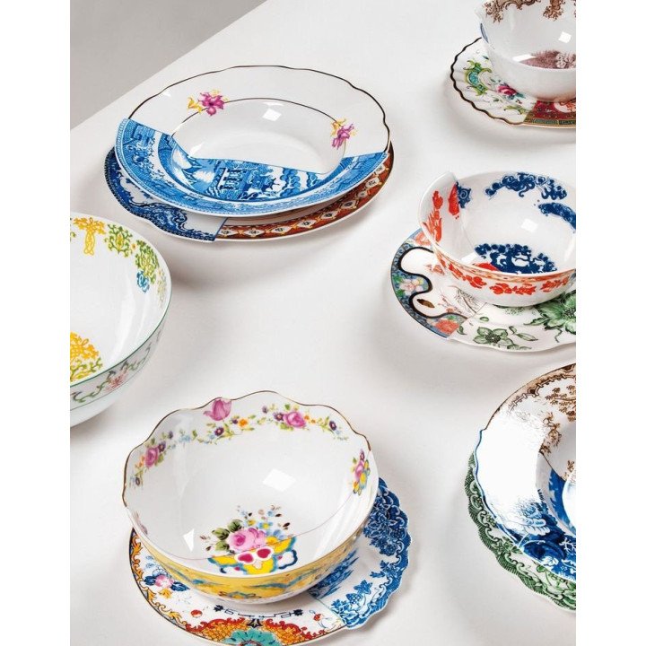 Plato decorativo mediano, híbrido de dos estilos: Japón e Italia.
