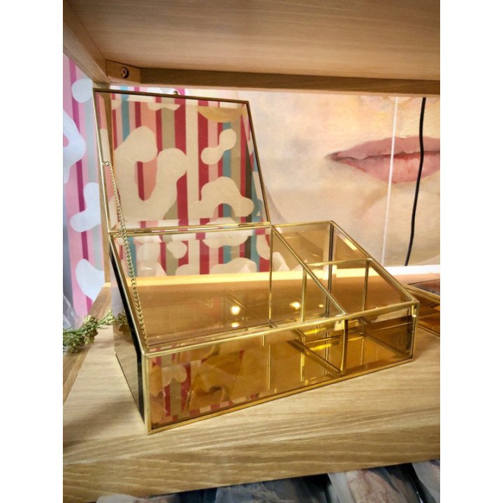 Caja inclinada de latón y cristal marrón, Hübsch