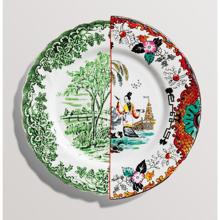Plato decorativo mediano, híbrido de dos estilos: Japón e Italia.